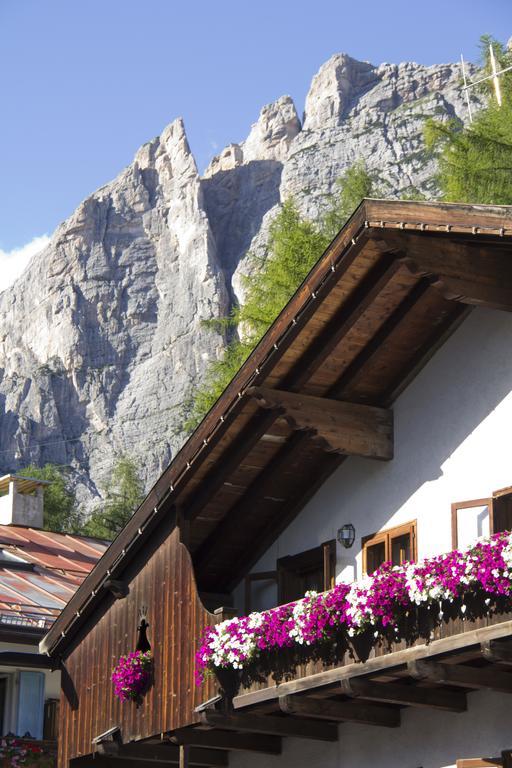 Hotel Al Larin Cortina dʼAmpezzo Exterior foto