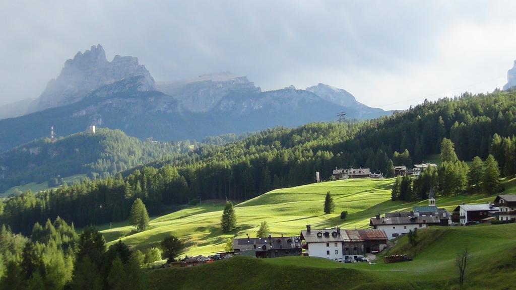 Hotel Al Larin Cortina dʼAmpezzo Exterior foto