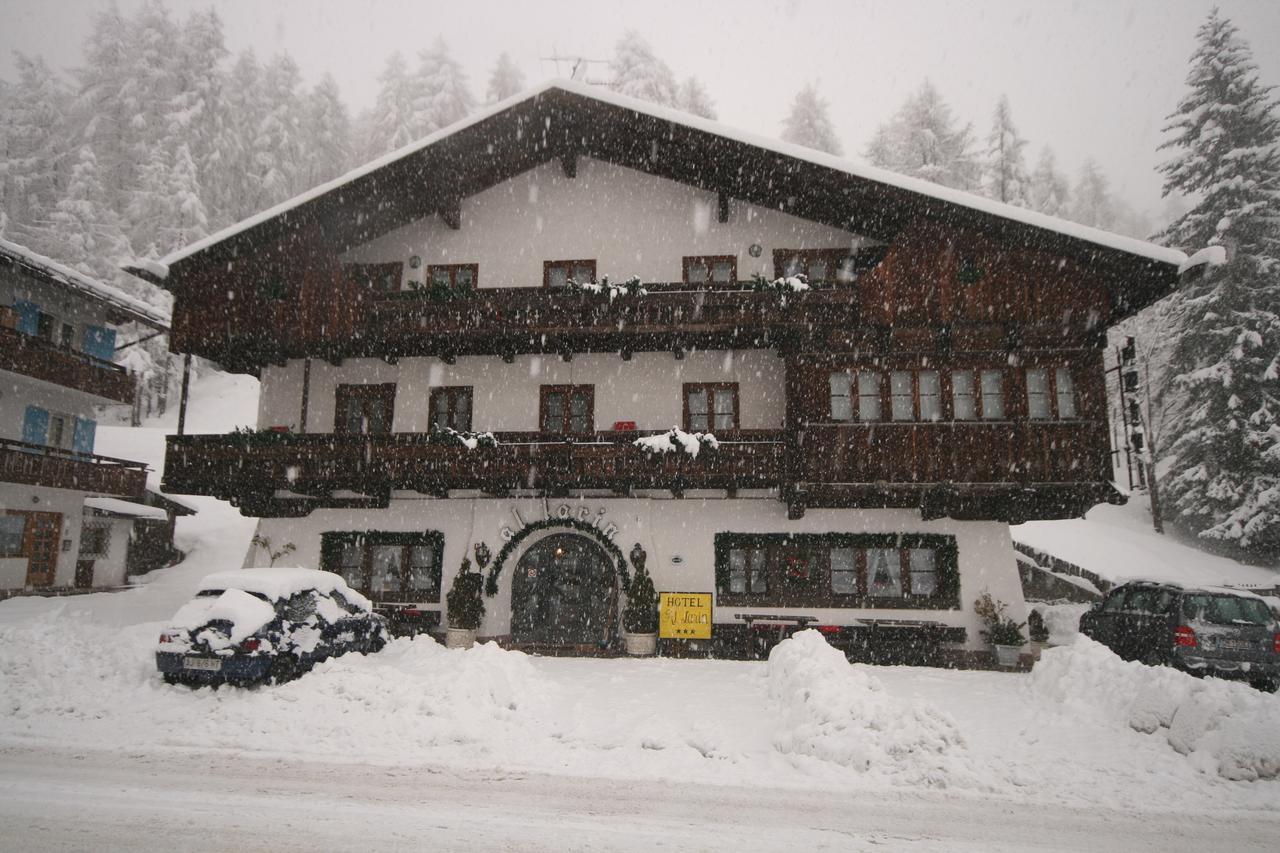 Hotel Al Larin Cortina dʼAmpezzo Exterior foto