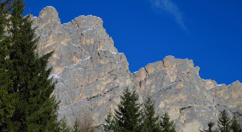 Hotel Al Larin Cortina dʼAmpezzo Exterior foto